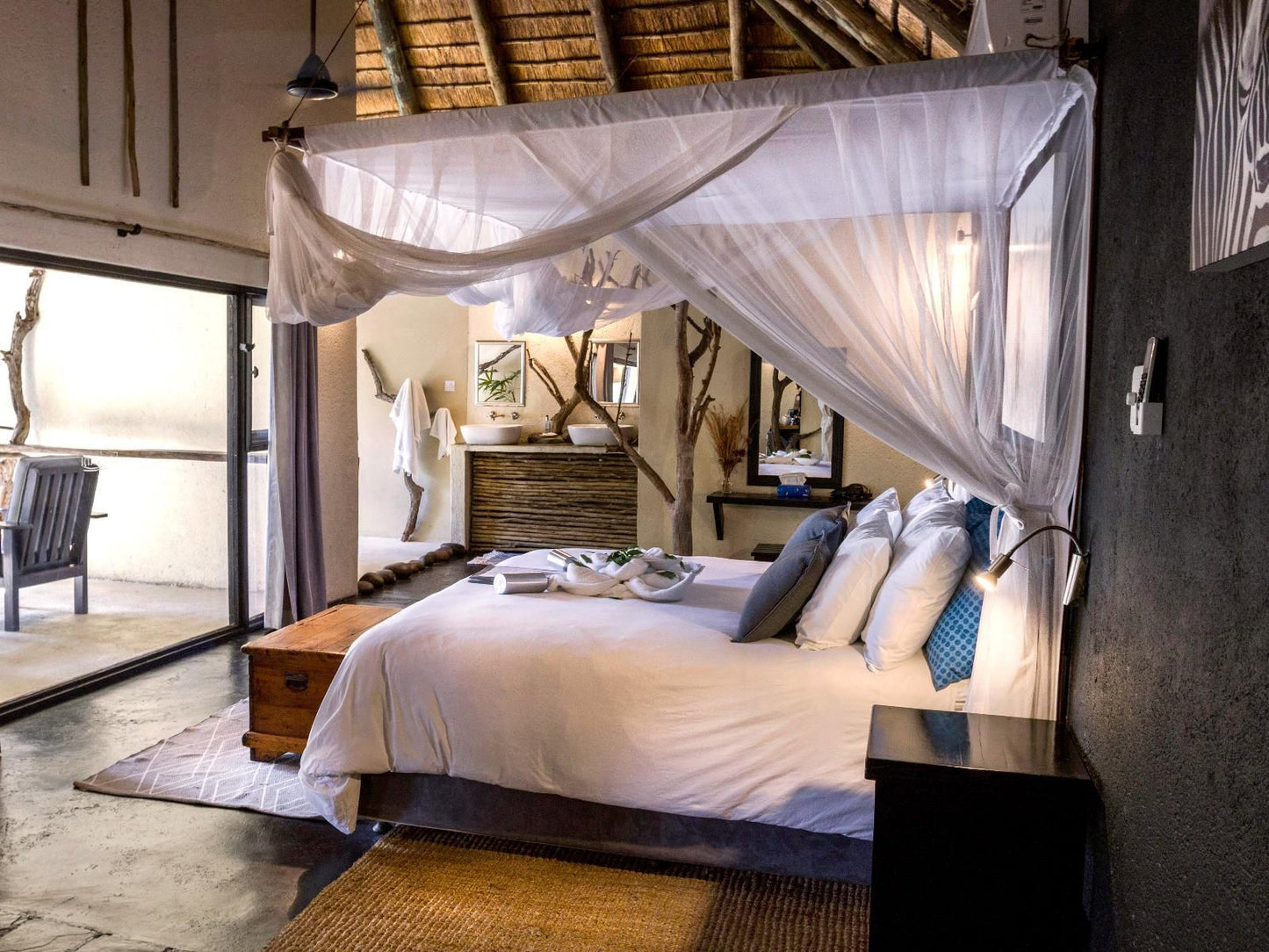 Ezulwini Game Lodges, Honeymoon Suite River Lodge, Bedroom