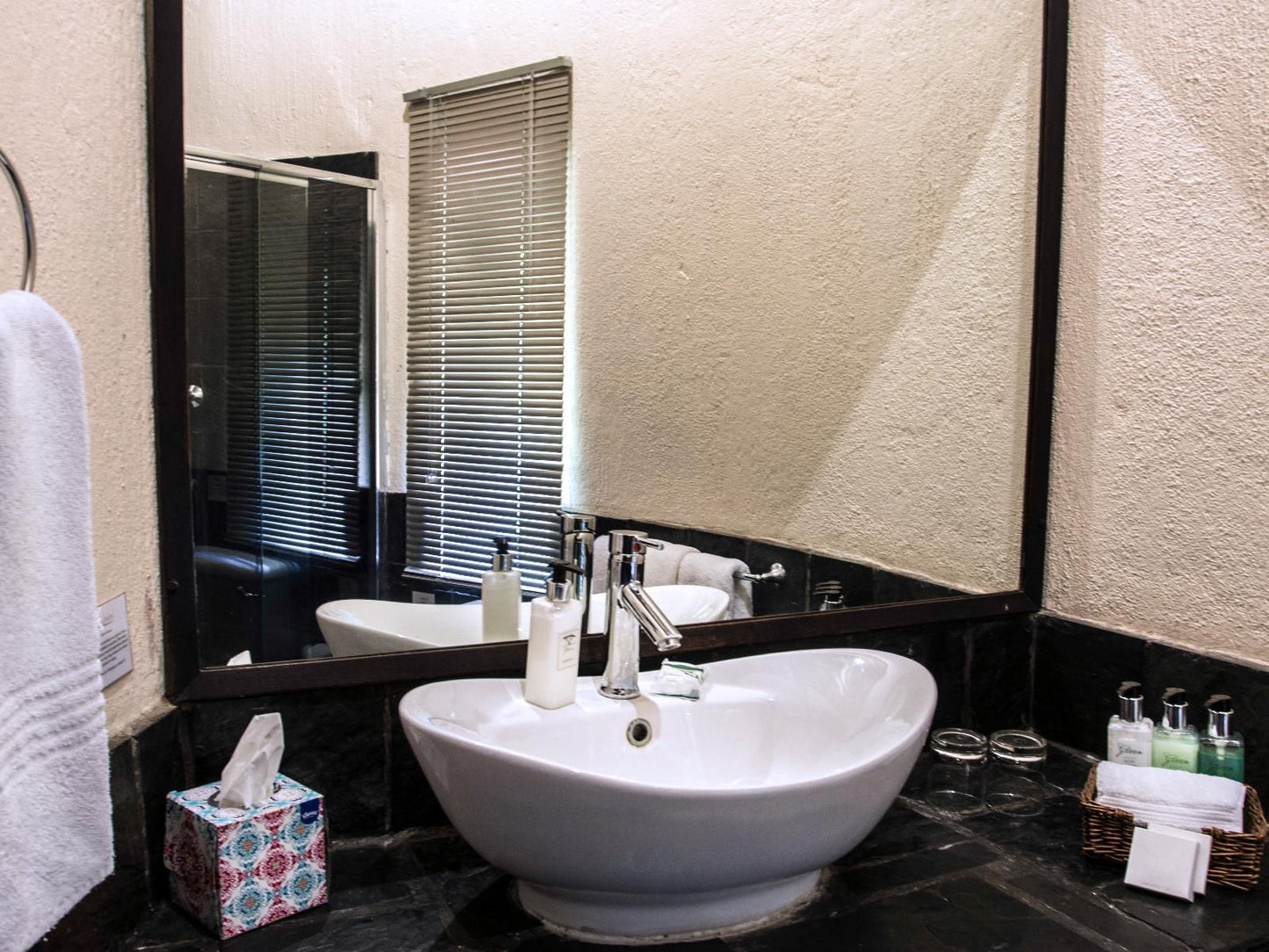 Ezulwini Game Lodges, Ultra Luxury Suites at River Lodge, Bathroom