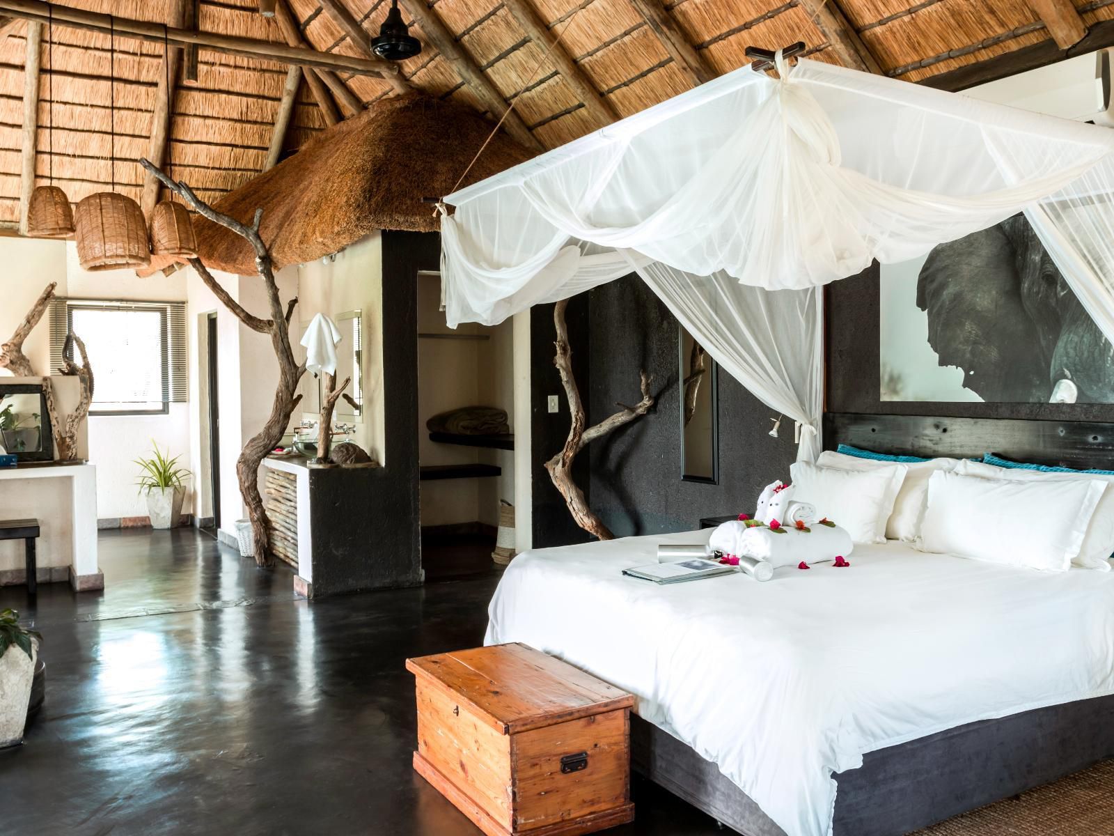 Ezulwini Game Lodges, Ultra Luxury Suites Billy's Lodge, Bedroom