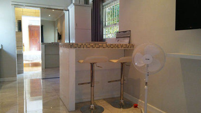 Bathroom, Feet Up Cottage, Roundhay, Somerset West