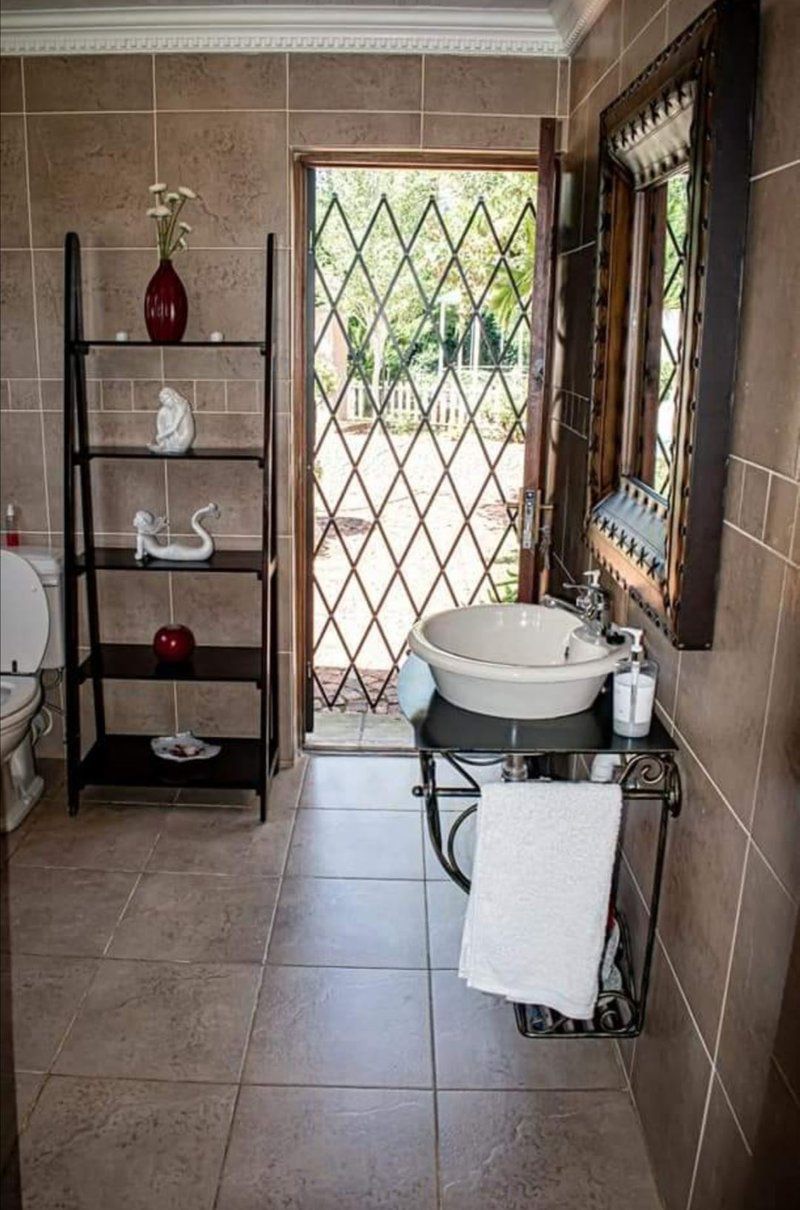 Ficassio Guest House And Events Venue Wilkoppies Klerksdorp North West Province South Africa Bathroom