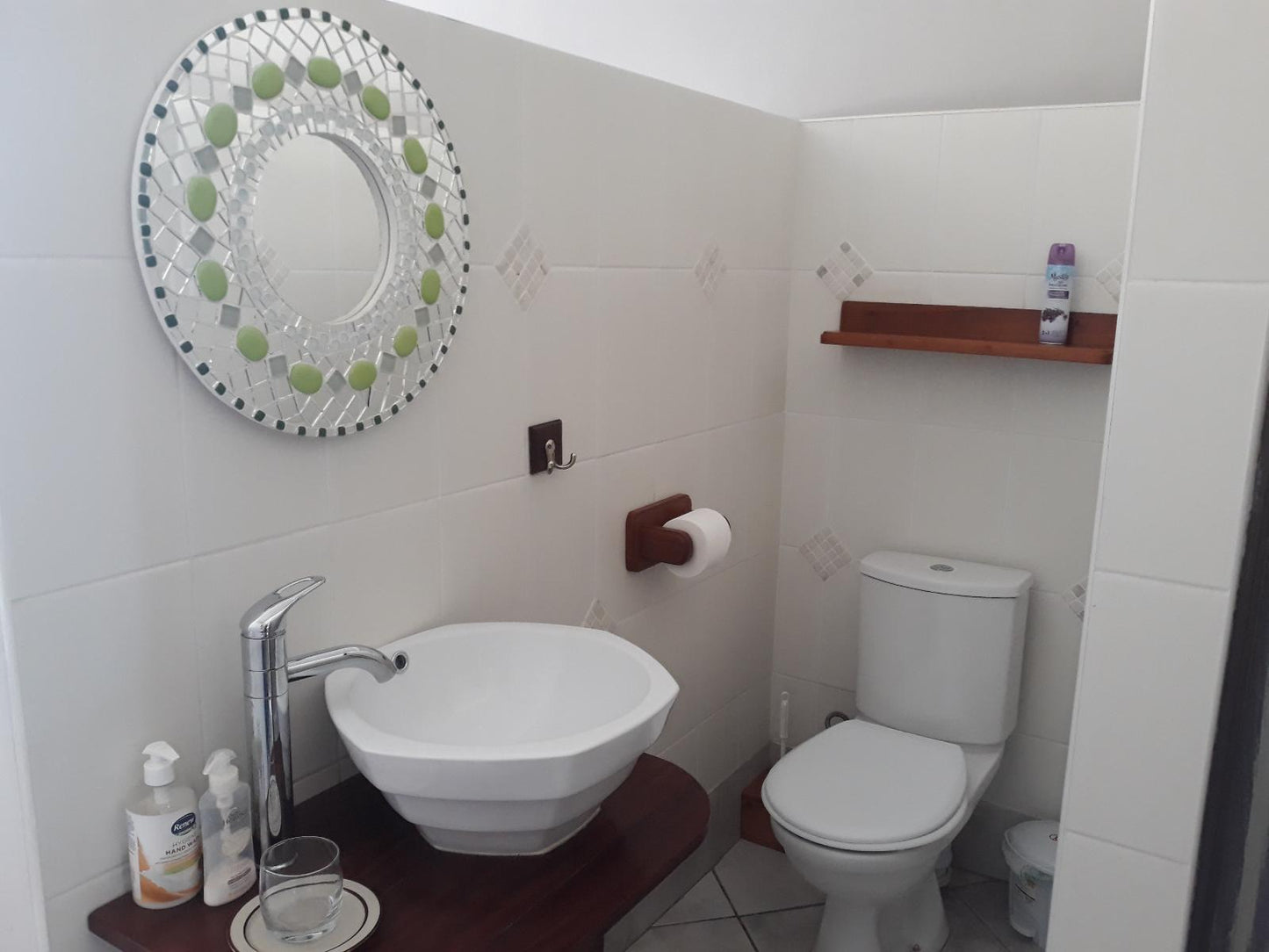 Double Room with private bathroom @ Field's Rest