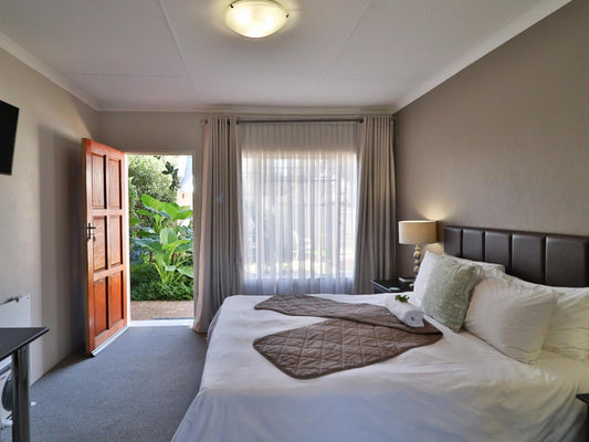 Double Rooms @ Fin And Feather Guest Lodge