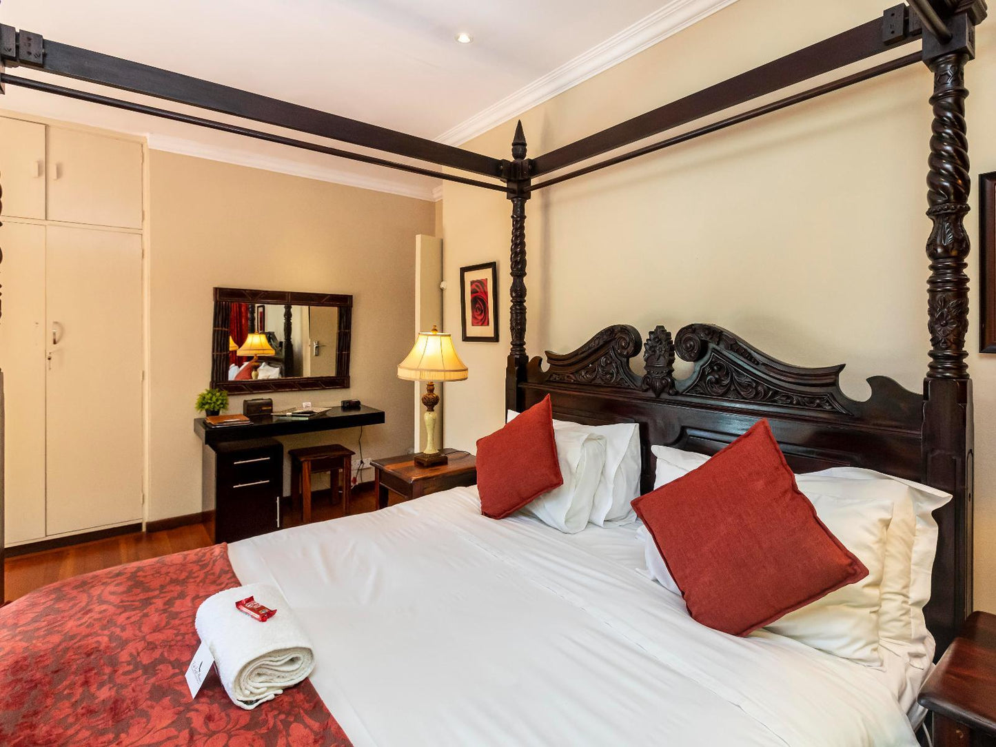 Amber Luxury King Room with Garden @ Fish Eagle Manor