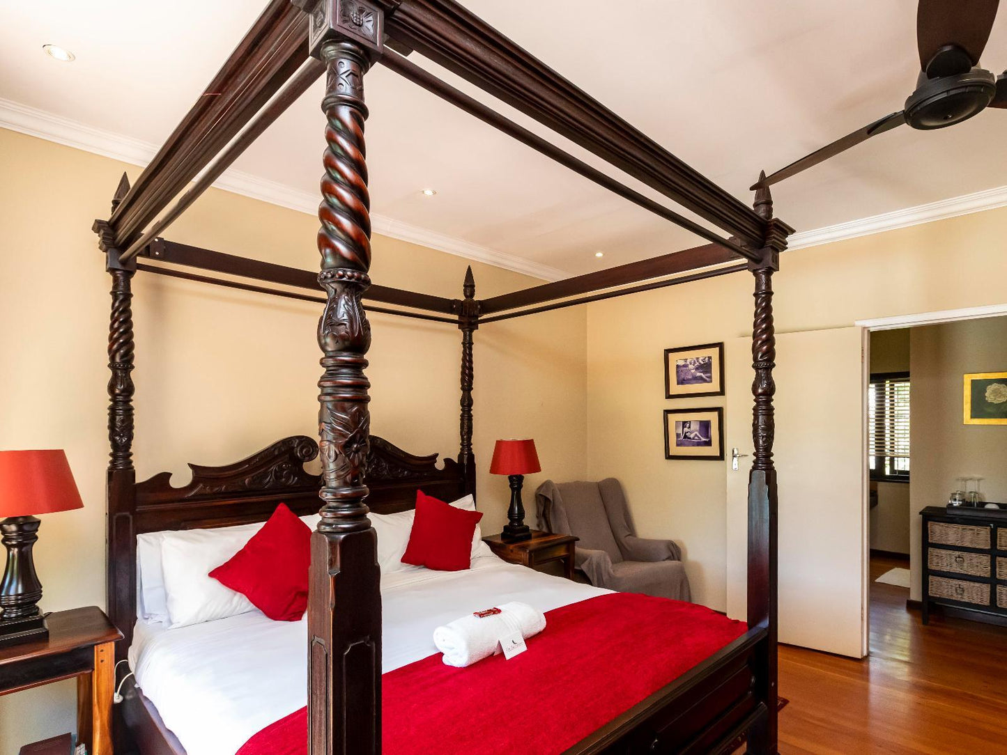 Amber Luxury King Room with Garden @ Fish Eagle Manor