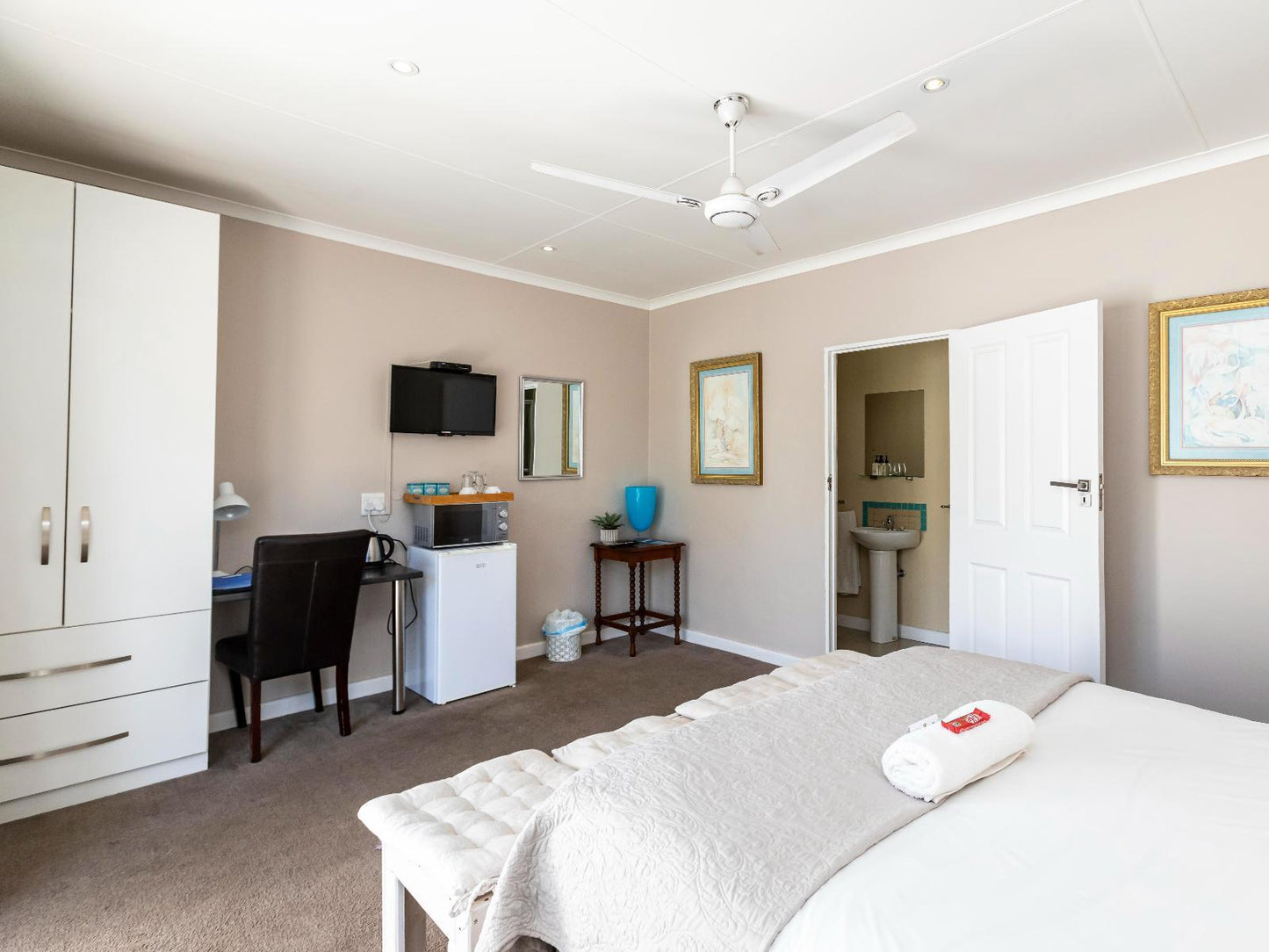 Room 1 Double Room @ Fish Eagle Manor