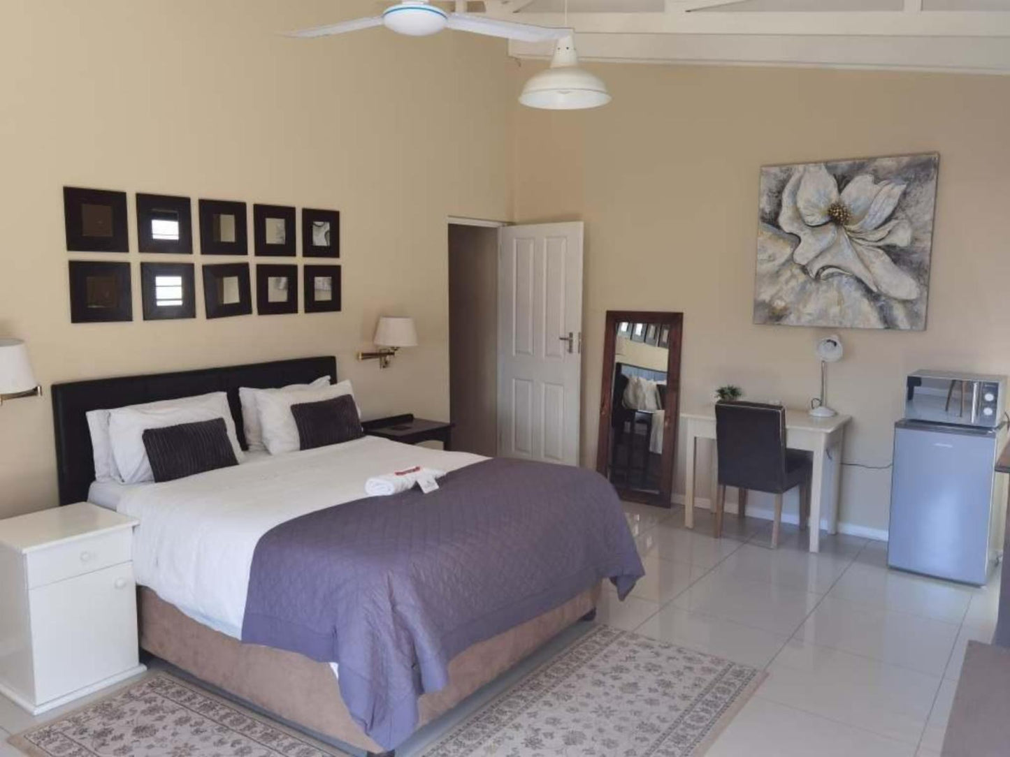 Room 5 Deluxe Double Room @ Fish Eagle Manor