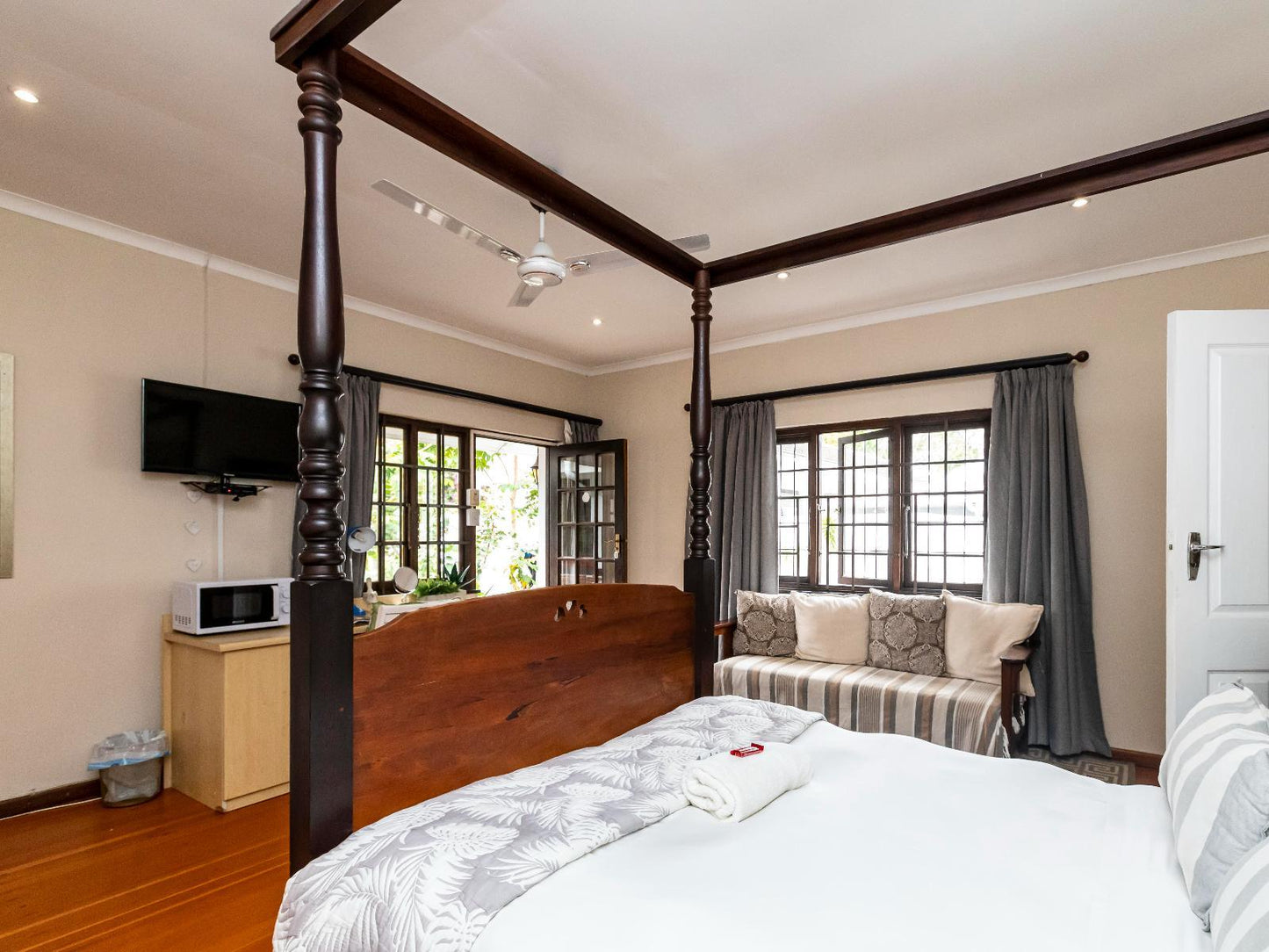 Welcomwood Double Room with Garden View @ Fish Eagle Manor