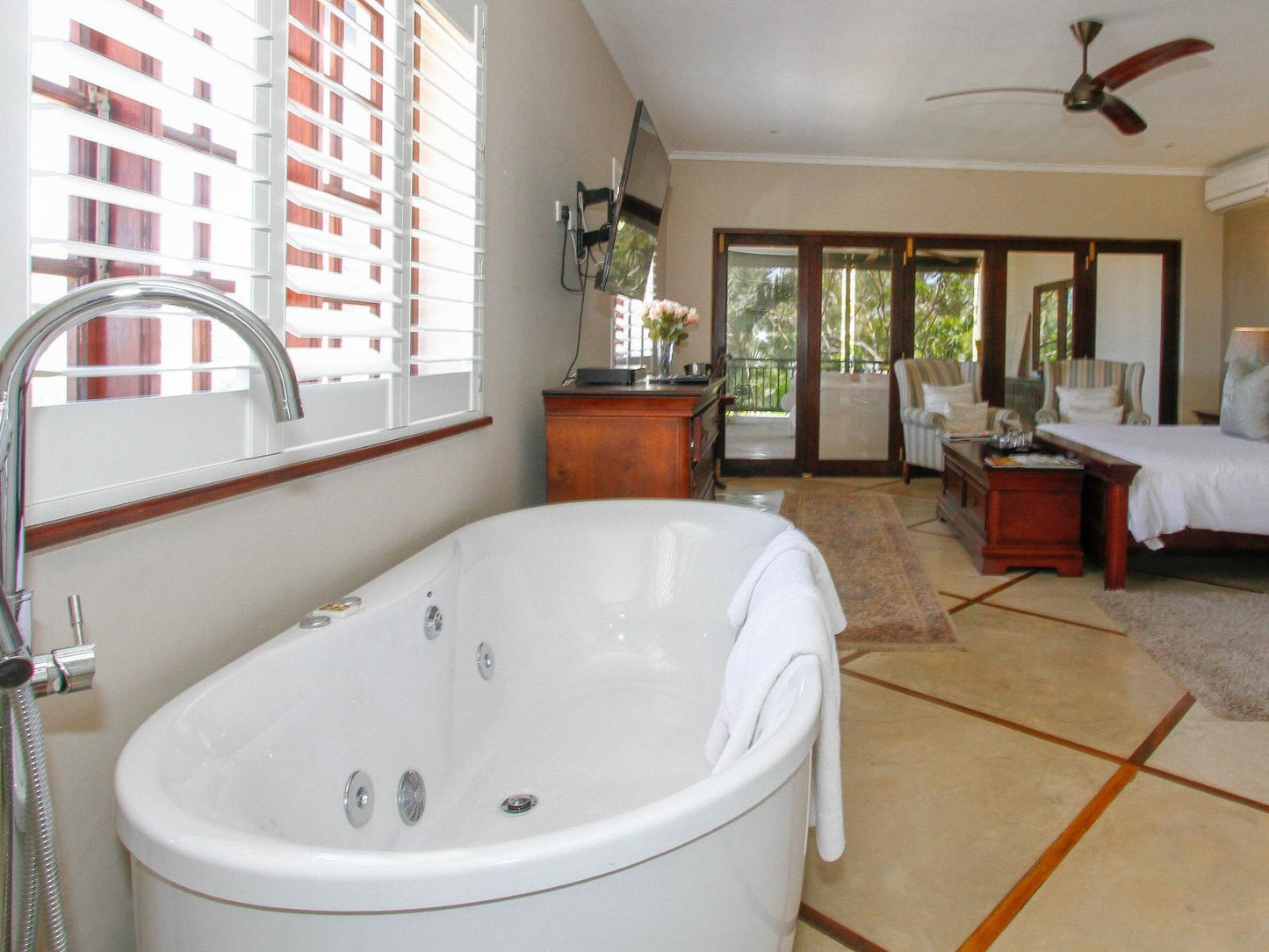 Cassia Executive Suite @ Five Burnham Guest House