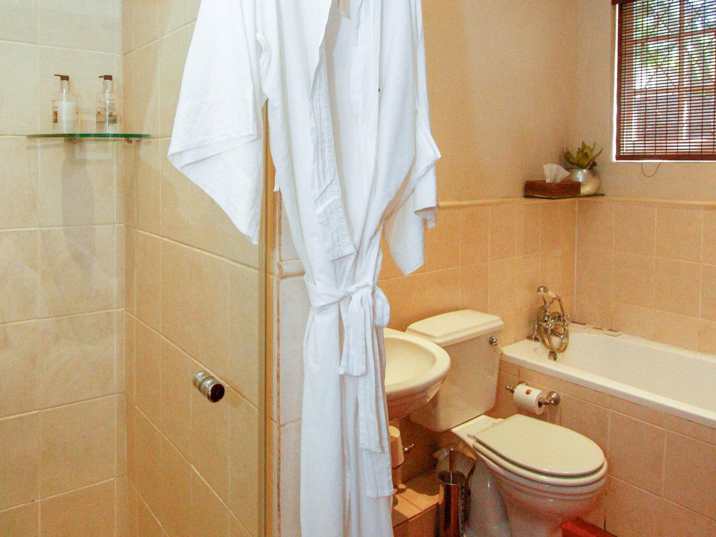 Standard Room bath & shower ensuite @ Five Burnham Guest House
