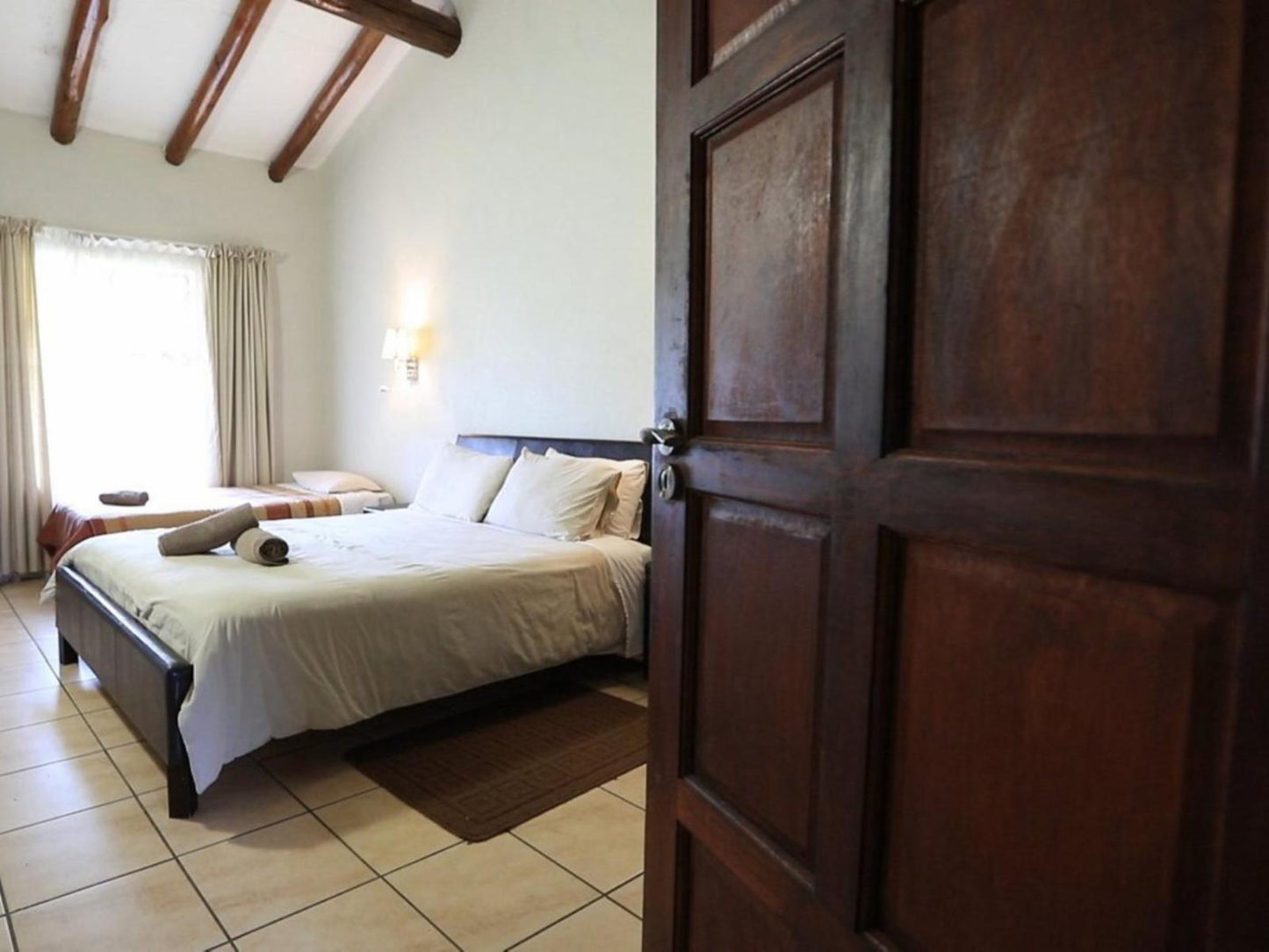 Self-catering Open Plan Room @ Floreat Riverside Lodge