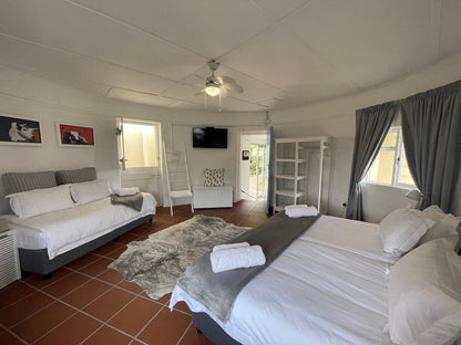 Footprints In Kleinmond, Luxury Rondawel - Family Tides, Bedroom