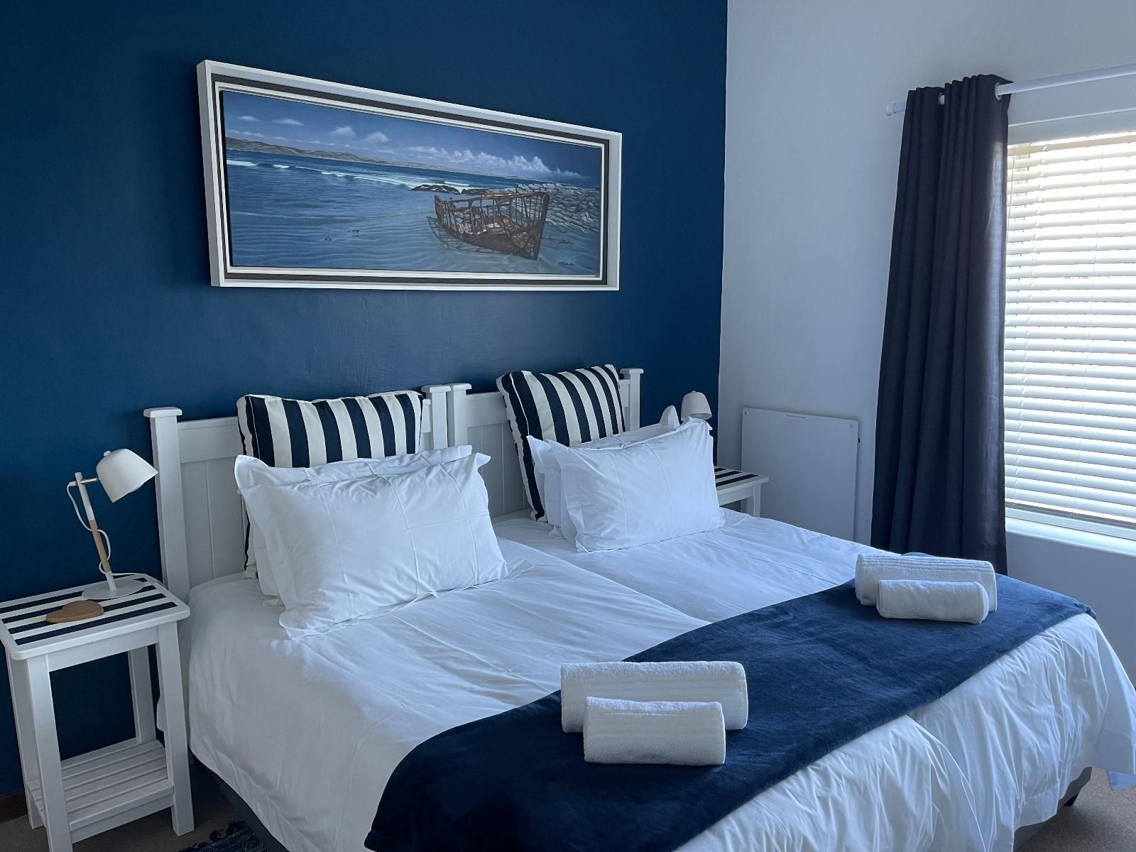 Footprints In Kleinmond, Luxury Twin Room - Bay Bliss, Bedroom