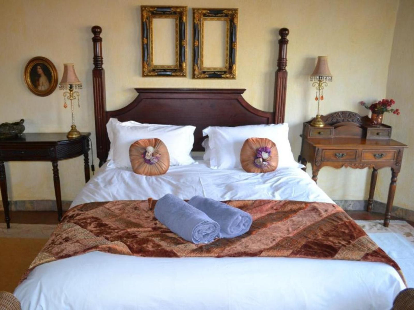 Fox And Squirrel Dullstroom Mpumalanga South Africa Complementary Colors, Bedroom