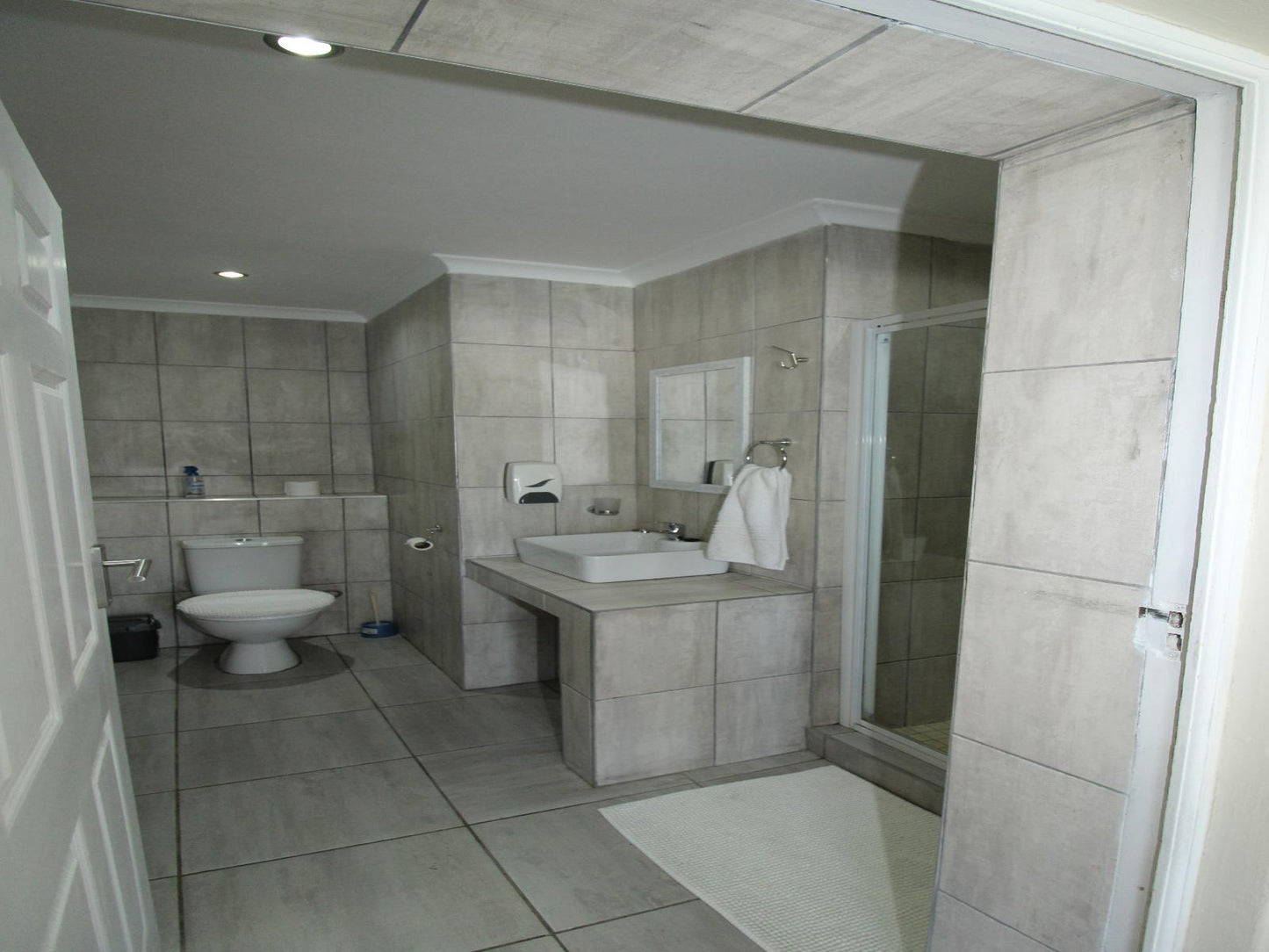 Lux en-suite with shower @ Framesby Guesthouse