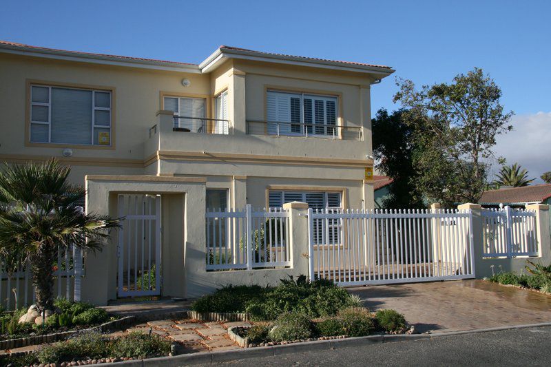 Freshhh Bloubergrant Blouberg Western Cape South Africa House, Building, Architecture, Palm Tree, Plant, Nature, Wood