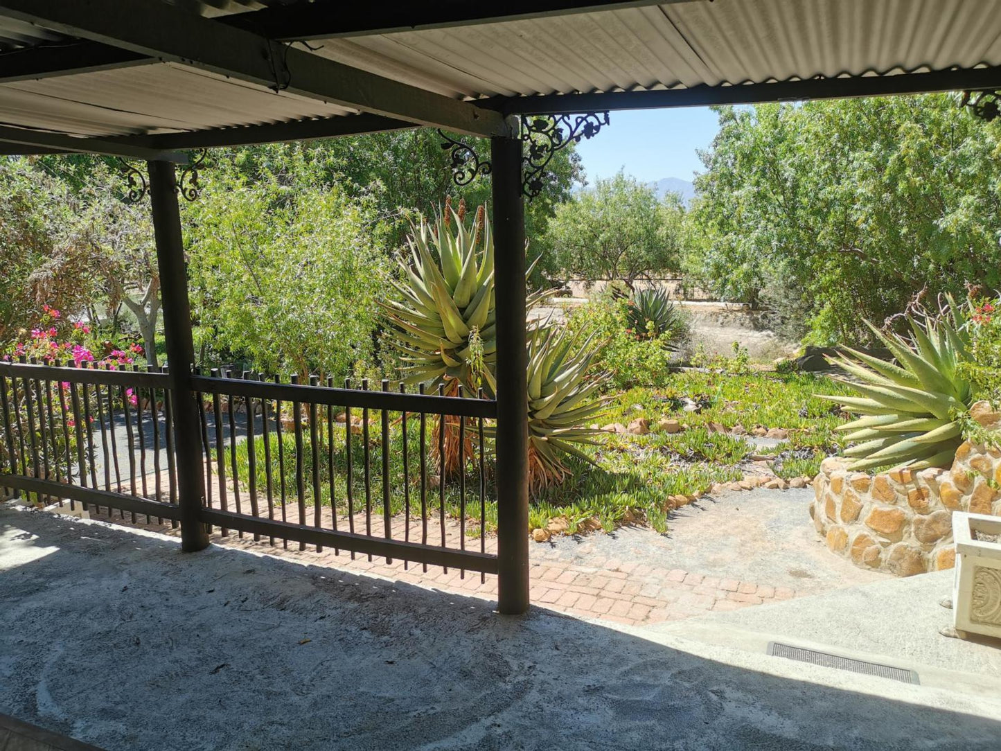 Guinea Fowl Garden Cottage @ Fynbos Guest Farm & Animal Sanctuary