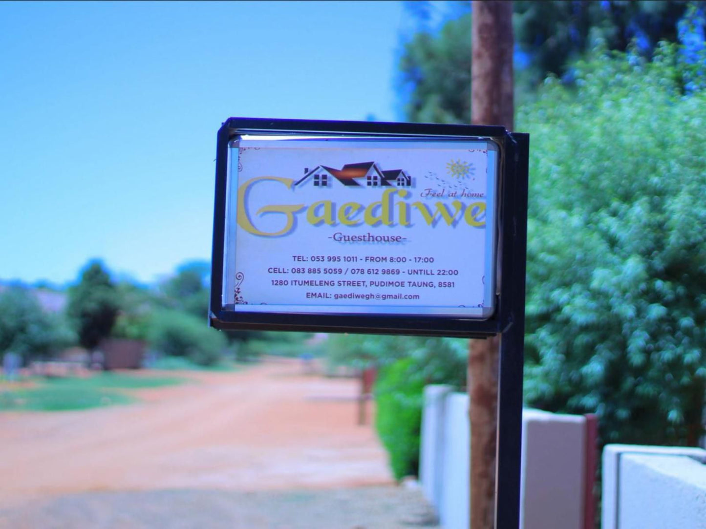 Gaediwe Guesthouse, Sign, Text