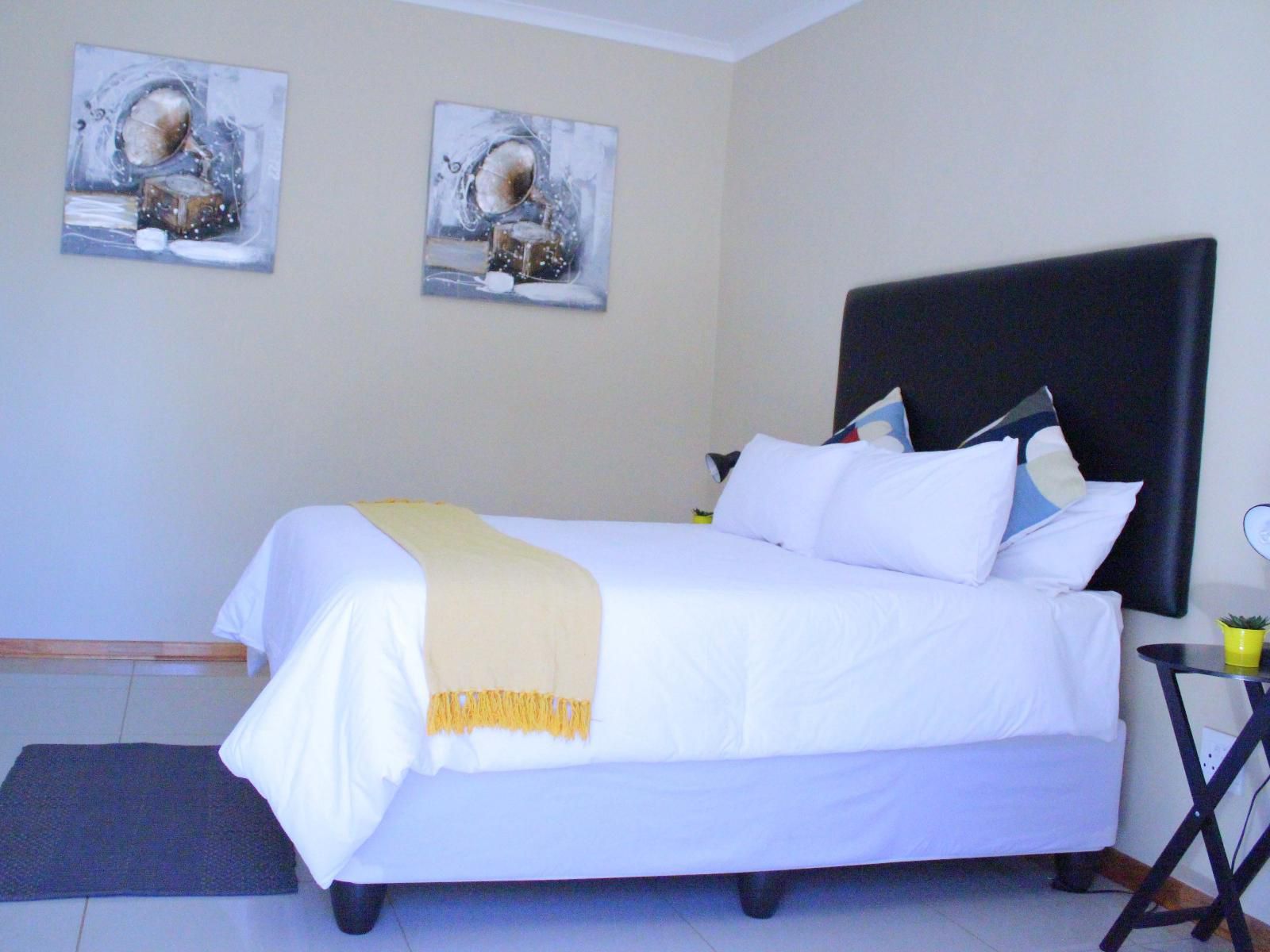 Gaediwe Guesthouse, Queen Room with Shower, Bedroom