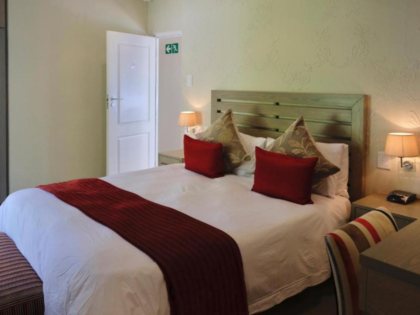 Queen Room - Disabled Friendly @ Gardenview Guest House