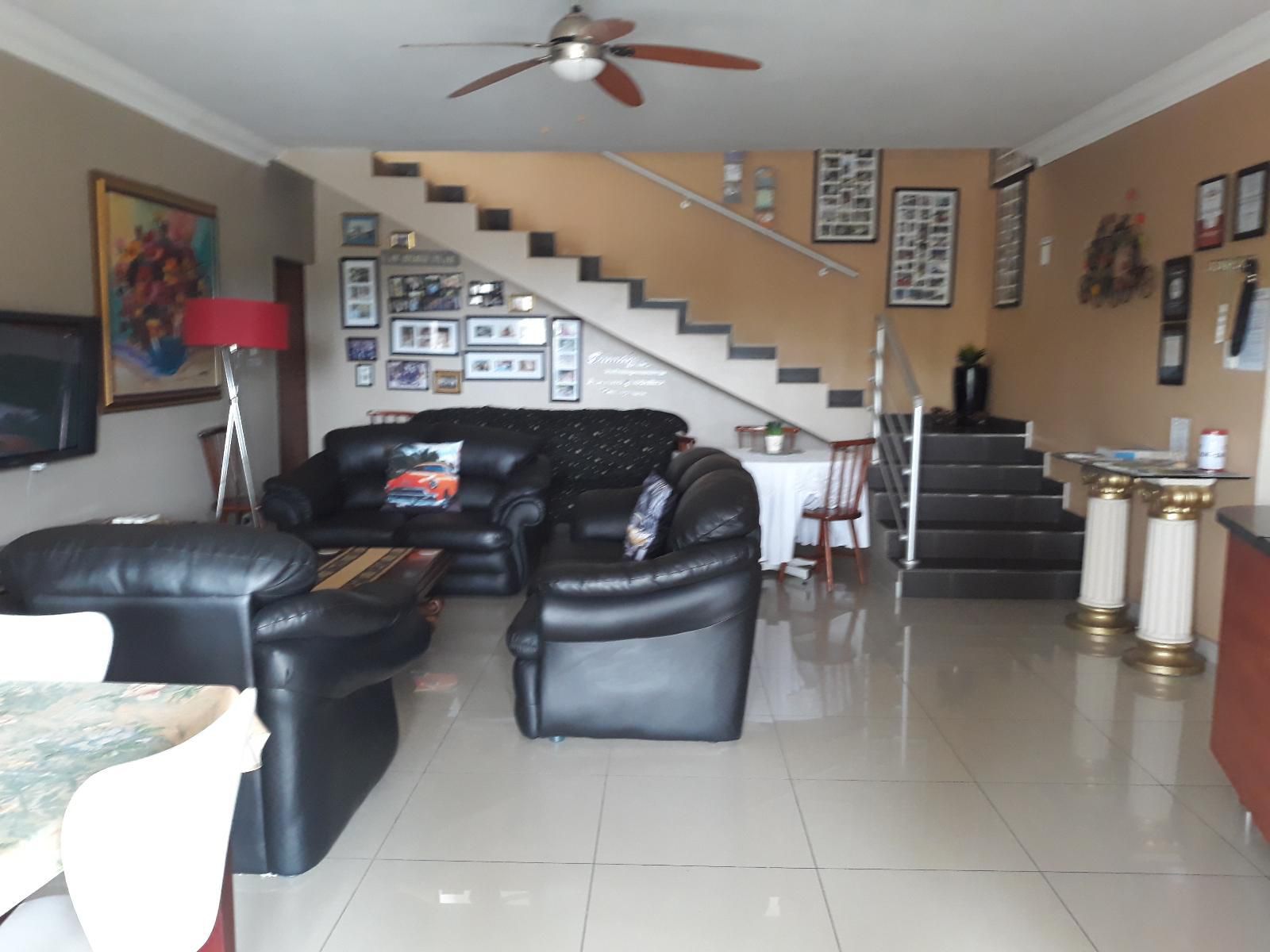 Gee Wizz B And B Freeland Park Scottburgh Kwazulu Natal South Africa Unsaturated, Living Room