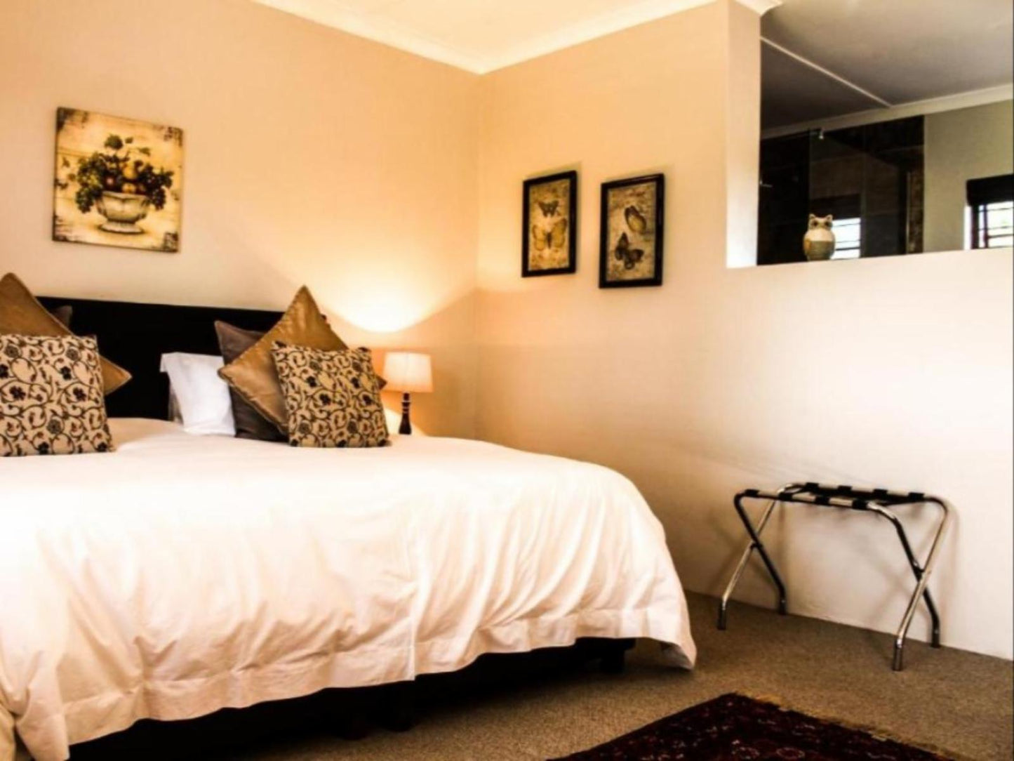 Luxury Double Room with Shower @ Gerald's Gift Guest House