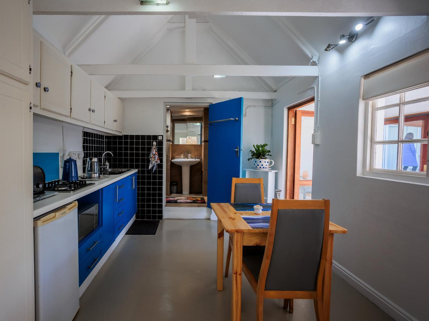 Gifted Garden Cottage, Kitchen