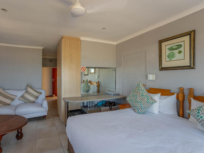 Glenashley Beach Accommodation - B&B + Backpackers, Deluxe beachfront family room