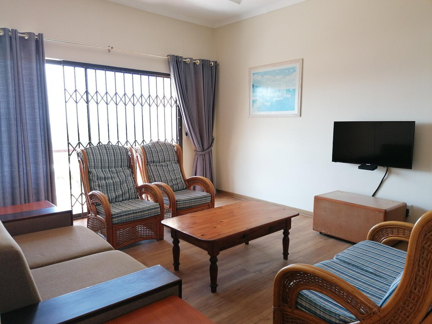 3-Bedroom Apartment with Seaview @ Glenmore Sands