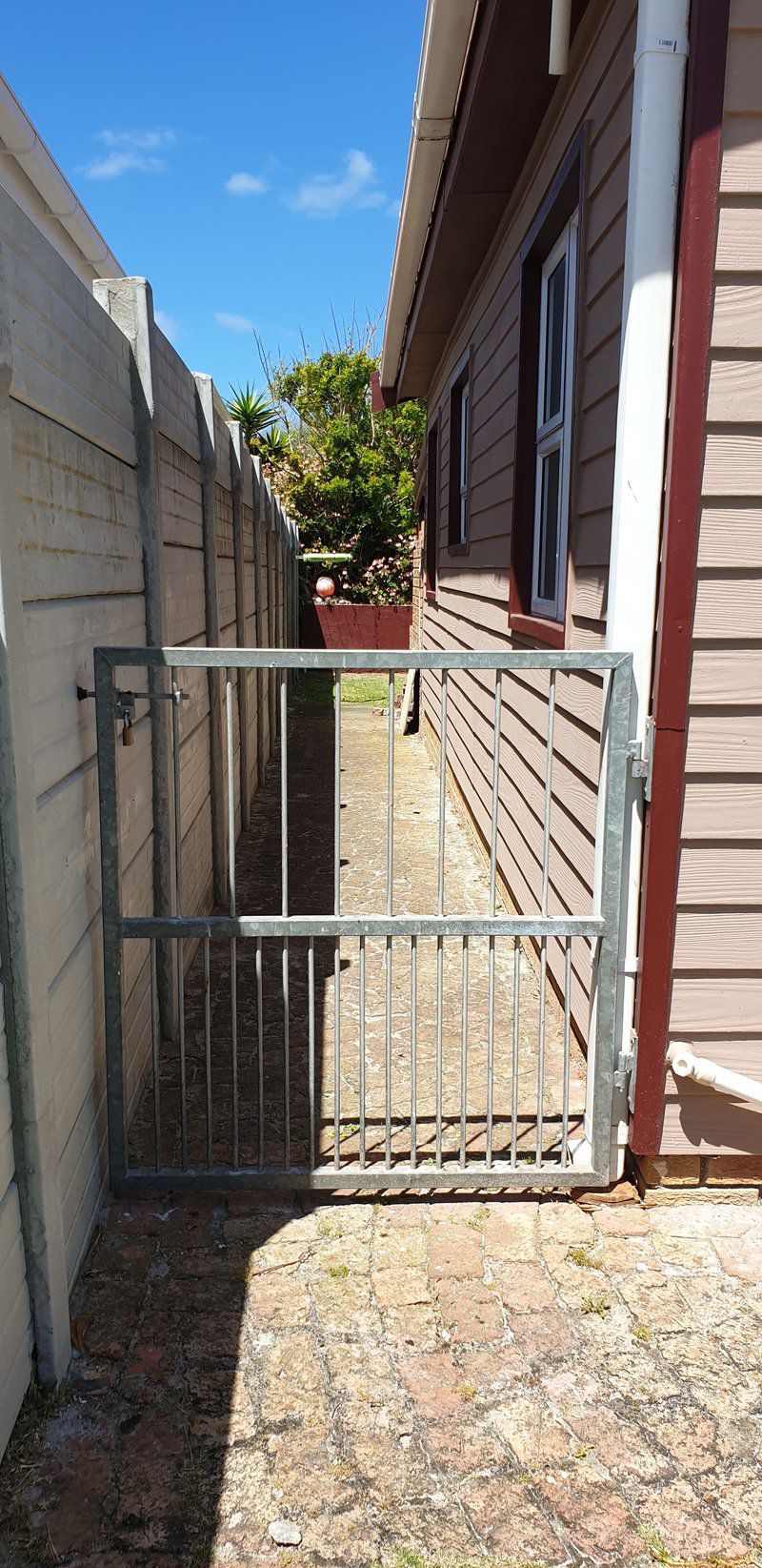 Glipsie By Die See Pearly Beach Western Cape South Africa Gate, Architecture