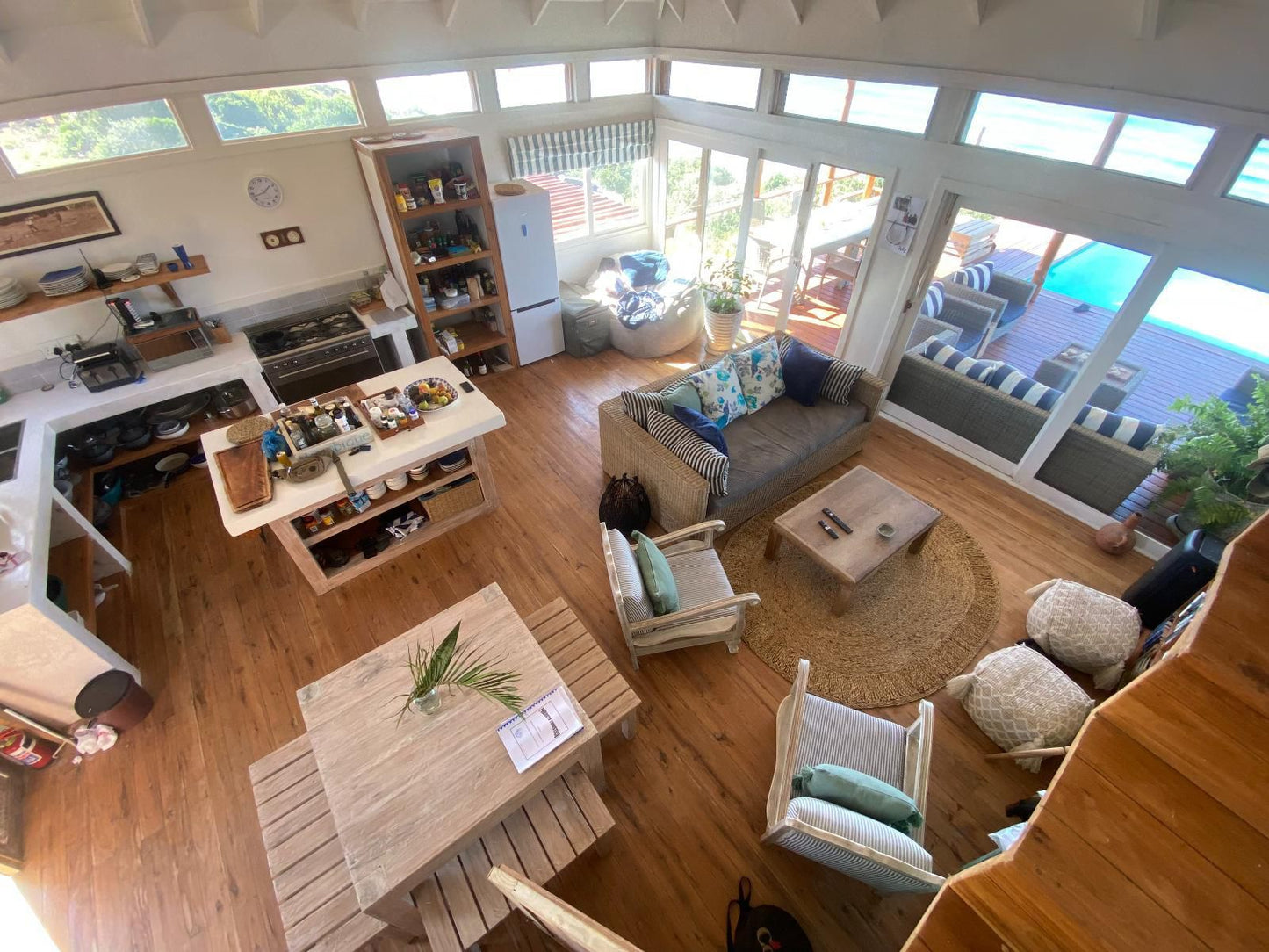 Gobundu, Aloha House 2, Living Room