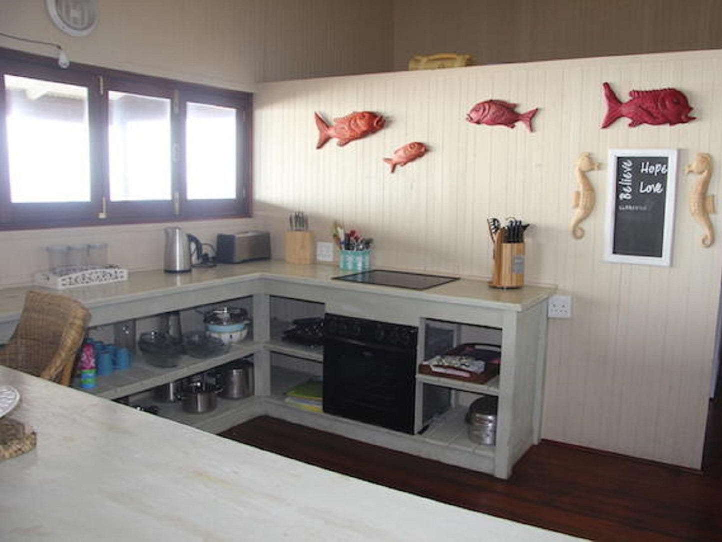 Gobundu, Baleia Azul 16 A, Kitchen