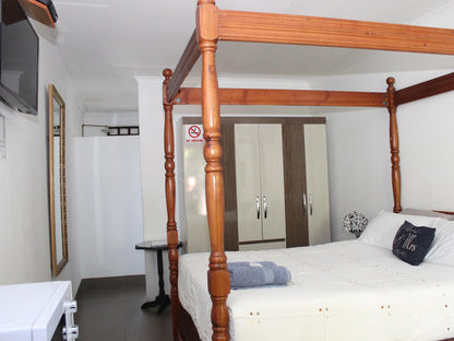 Golden Lantern Town Lodge, Private En-Suite Rooms Lux, Bedroom