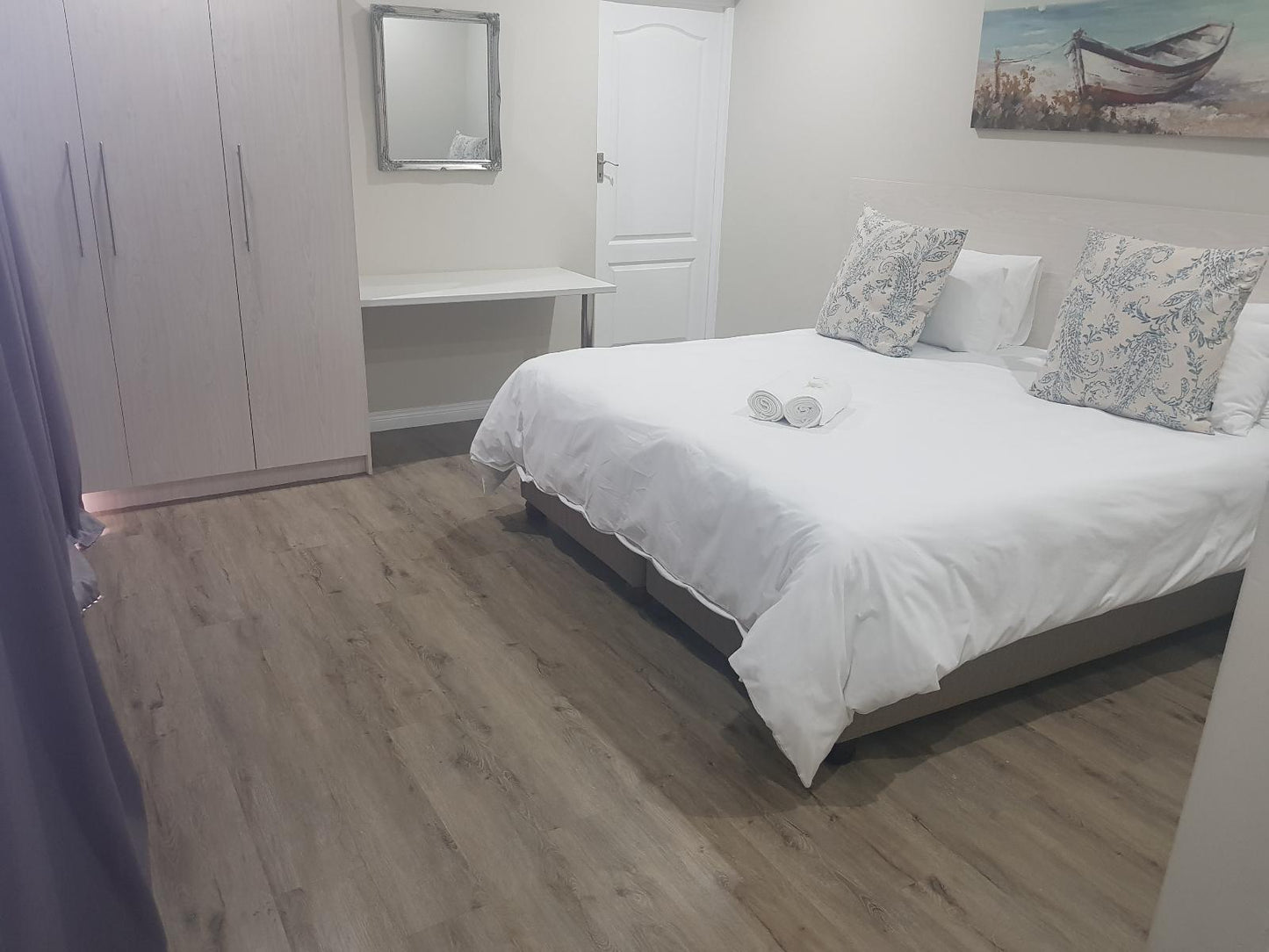 Luxury Double Room @ Goulden Street Guest House