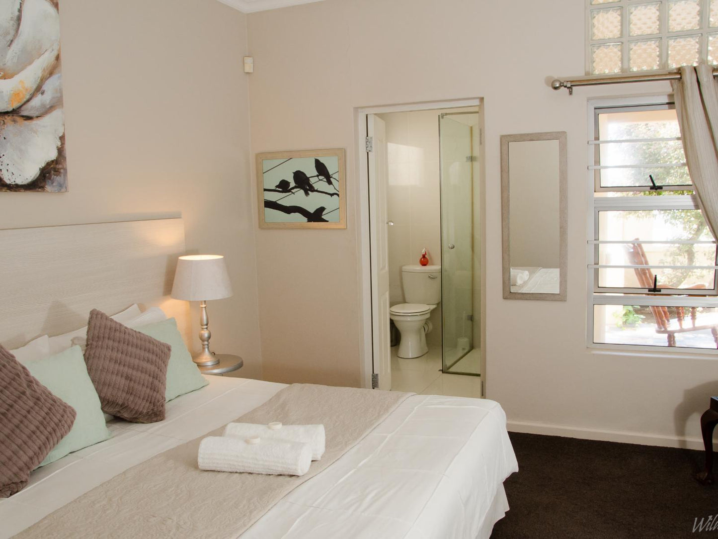 Luxury King Room @ Goulden Street Guest House