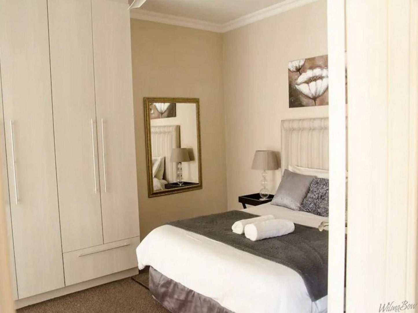 Luxury Queen Room @ Goulden Street Guest House