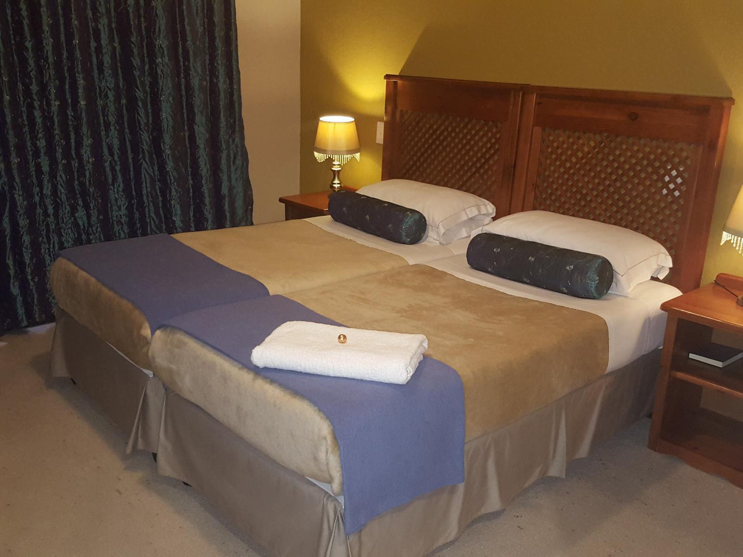 Deluxe Twin Room with Shower @ Grace Place Bnb