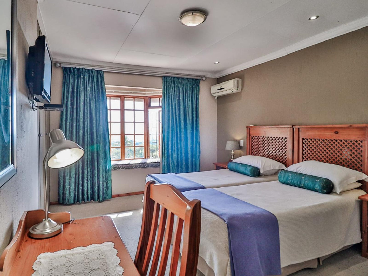 Deluxe Twin Room with Shower @ Grace Place Bnb