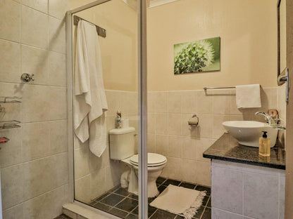 Deluxe Twin Room with Shower @ Grace Place Bnb