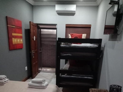 Quad Room with Double Bed @ Grand Central Guesthouse