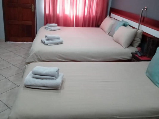 Triple Room with King Bed @ Grand Central Guesthouse