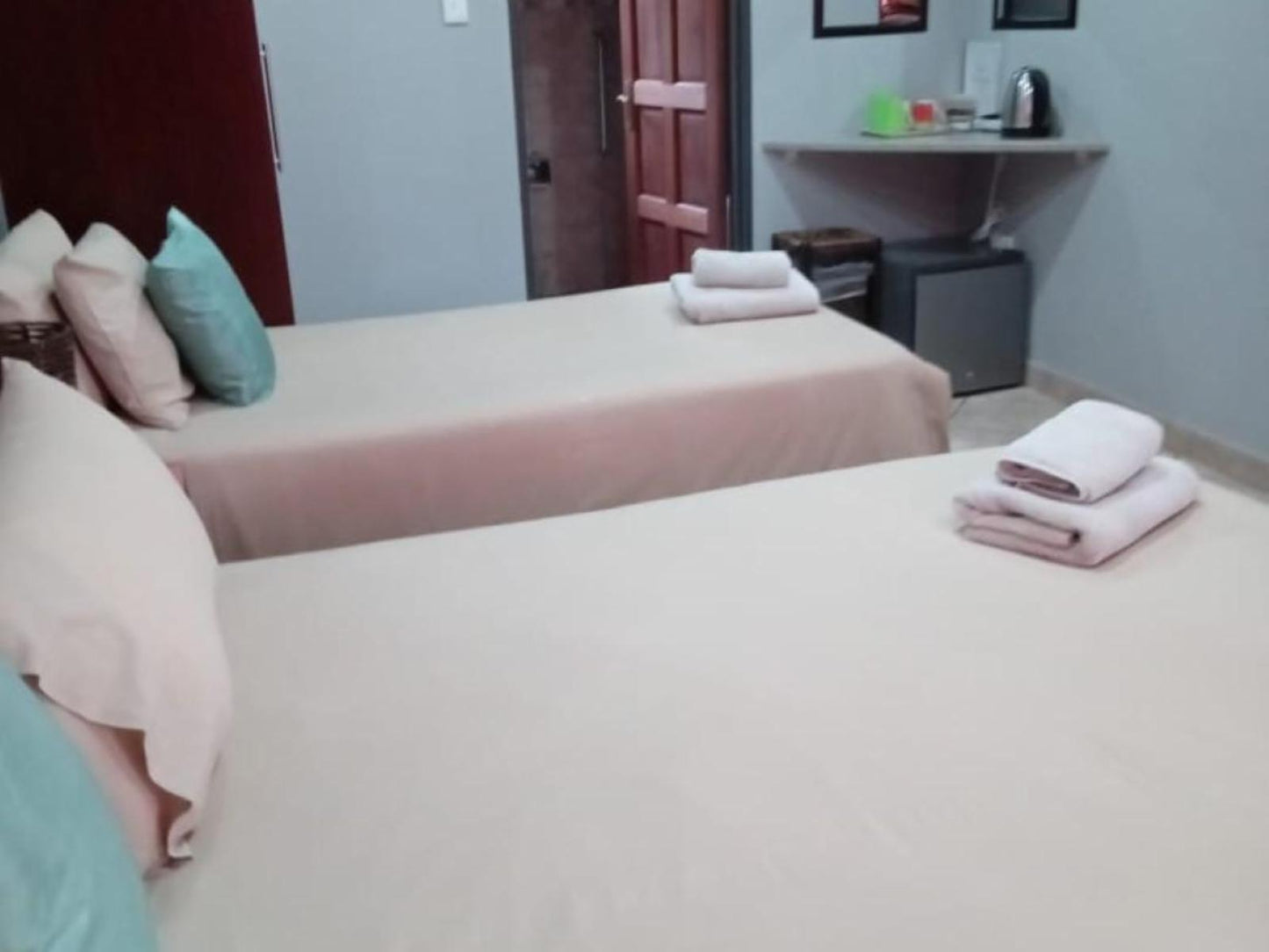 Triple Room with King Bed @ Grand Central Guesthouse