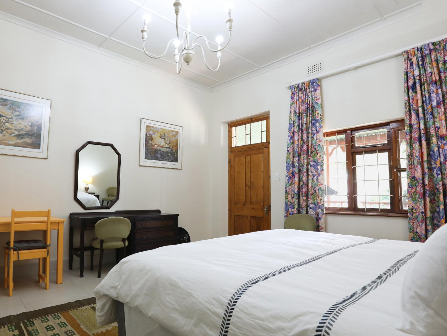 King Bed - Wheelchair friendly @ Green Olive Guesthouse
