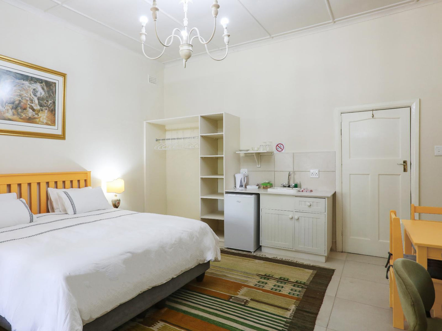 King Bed - Wheelchair friendly @ Green Olive Guesthouse