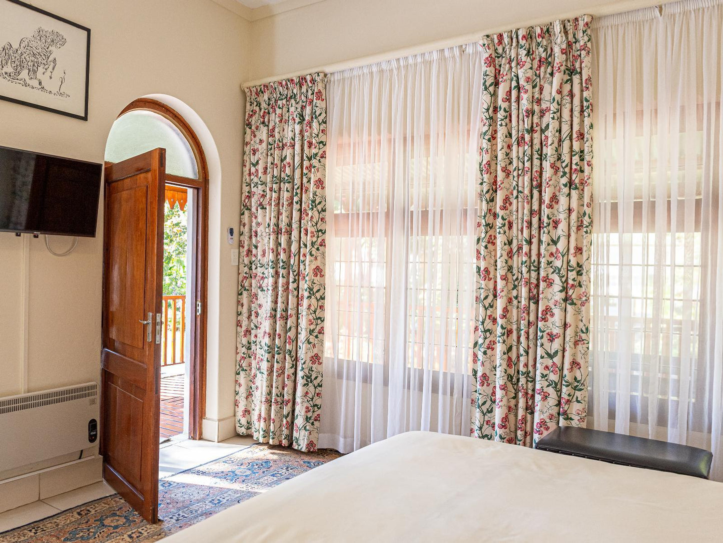 King Bed En-Suite Shower @ Green Olive Guesthouse
