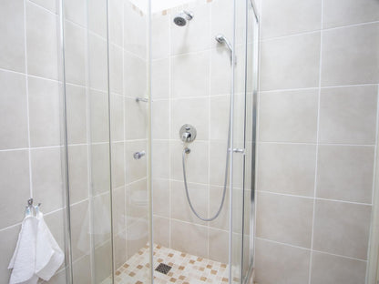 King Bed En-Suite Shower @ Green Olive Guesthouse