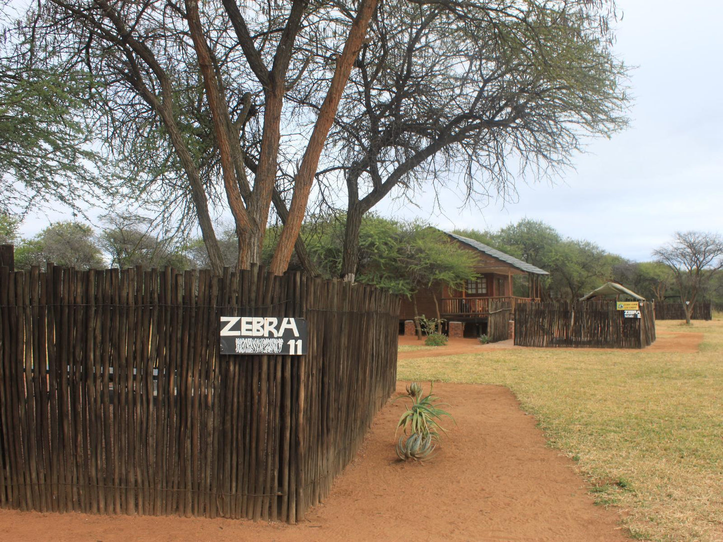 Four-sleeper Log Cabins- Zebra @ Grootgeluk Bush Camp