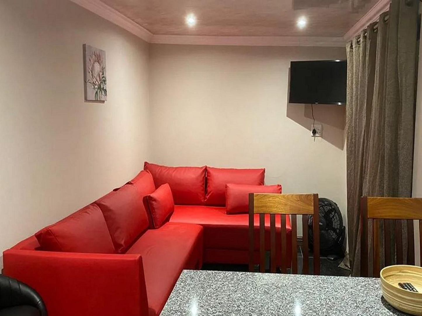 Guesthouse On Keam, Comfort Pool Room, Living Room