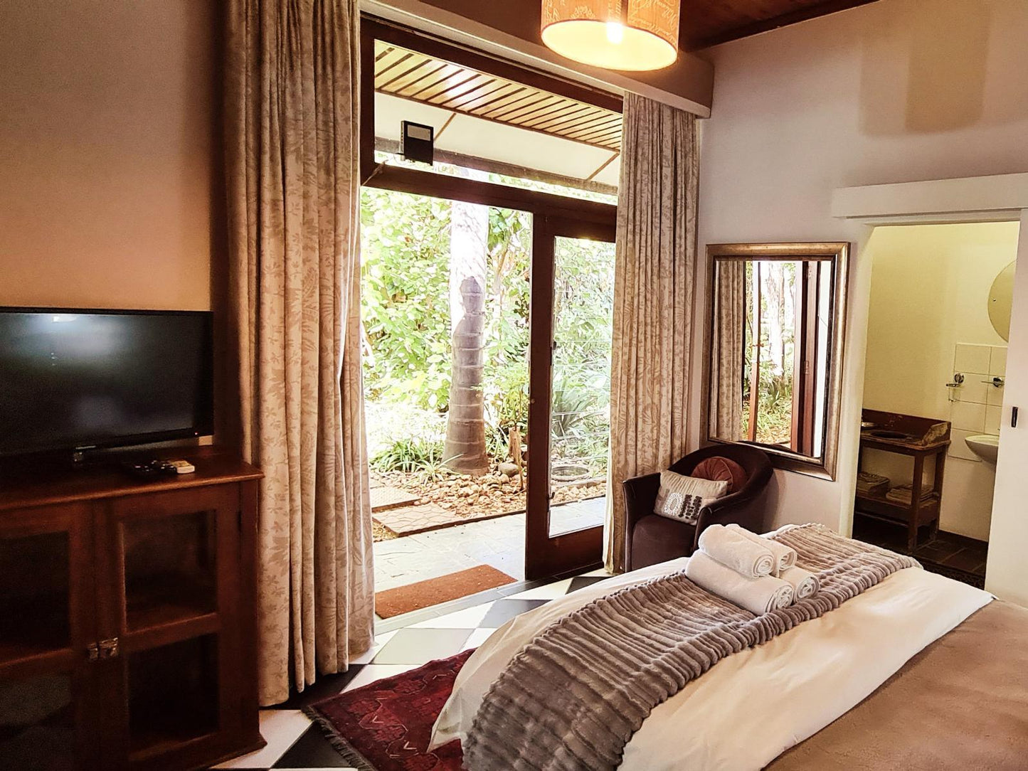 Classic Double Rooms @ Africa River Lodge