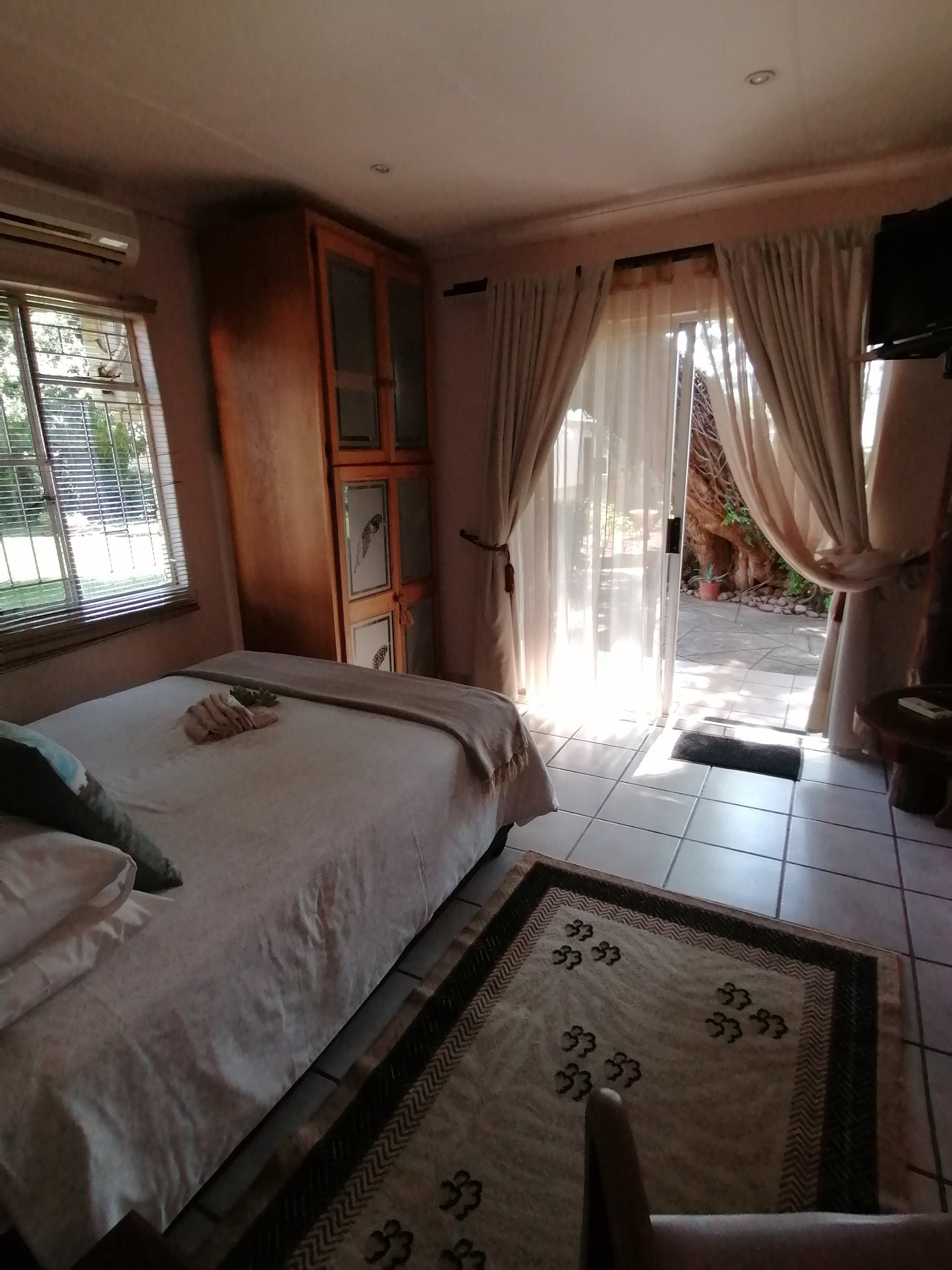 Deluxe Suite @ Guinea Feather Country Lodge